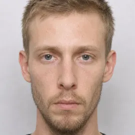 Policie hledá muže z identikitu. Žena mu v Budějcích předala přes 660 tisíc korun