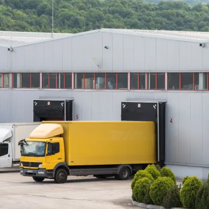 Amazon u Boršova dostal zelenou. Obec získá 20 milionů, místní se dál bojí dopravy