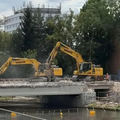 Most Kosmonautů se letos neotevře. Řidiči si počkají až do jara 2027