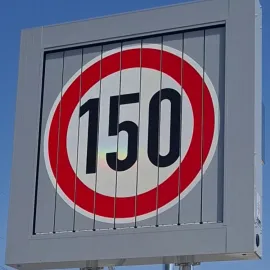 Na dálnici D3 mezi Planou a Úsilným mohou řidiči zkušebně jezdit až 150 km/h