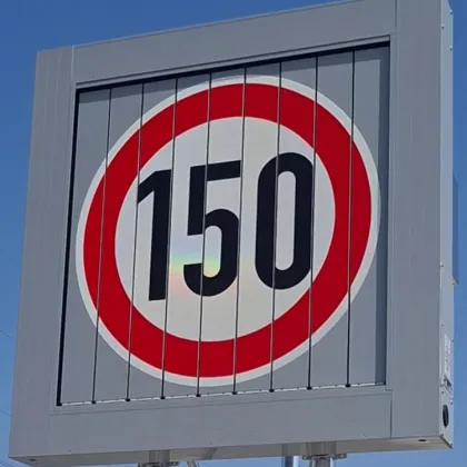 Na dálnici D3 mezi Planou a Úsilným mohou řidiči zkušebně jezdit až 150 km/h