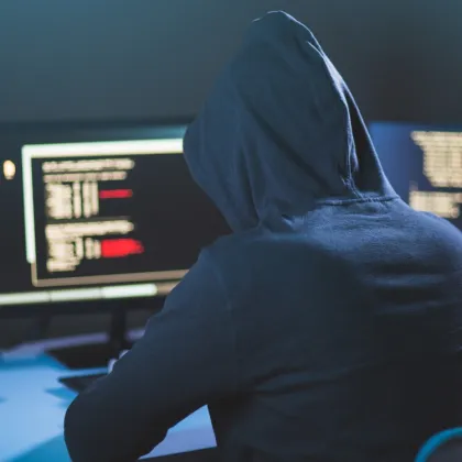 Před Vánoci přibývá internetových podvodů. Lidé už přišli o statisíce korun