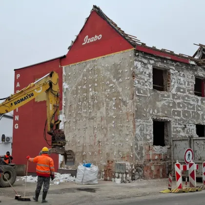 Severní spojka: mizí starý klub, práce pokračují u Nemanické