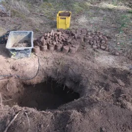 V lese u Albrechtic našli přes 300 granátů