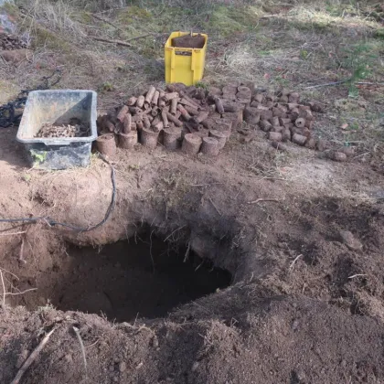 V lese u Albrechtic našli přes 300 granátů